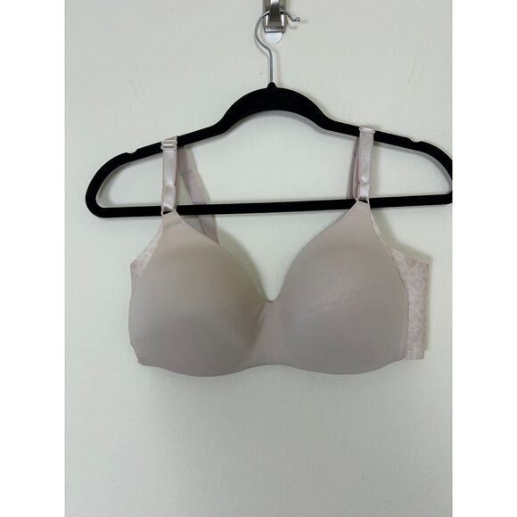 Warner's Other - Warner's Bra 36D Neutral Wireless Comfortable supportive‎ adjustable